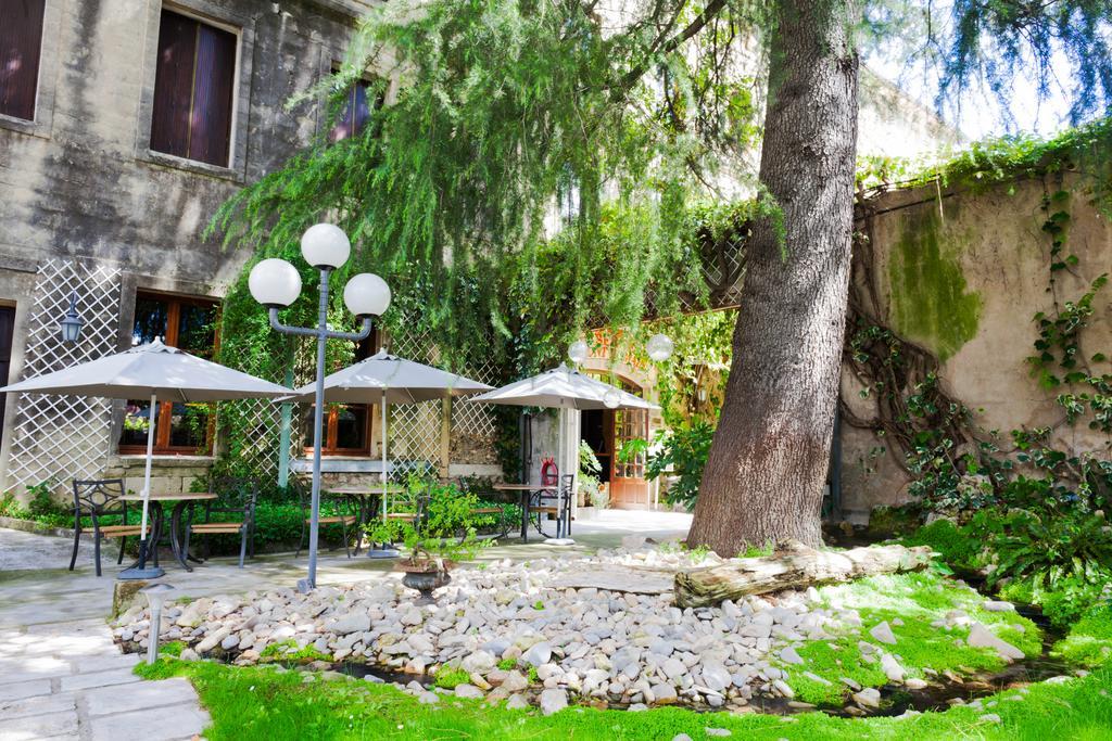 Auberge Du Pont Romain Sommières Buitenkant foto